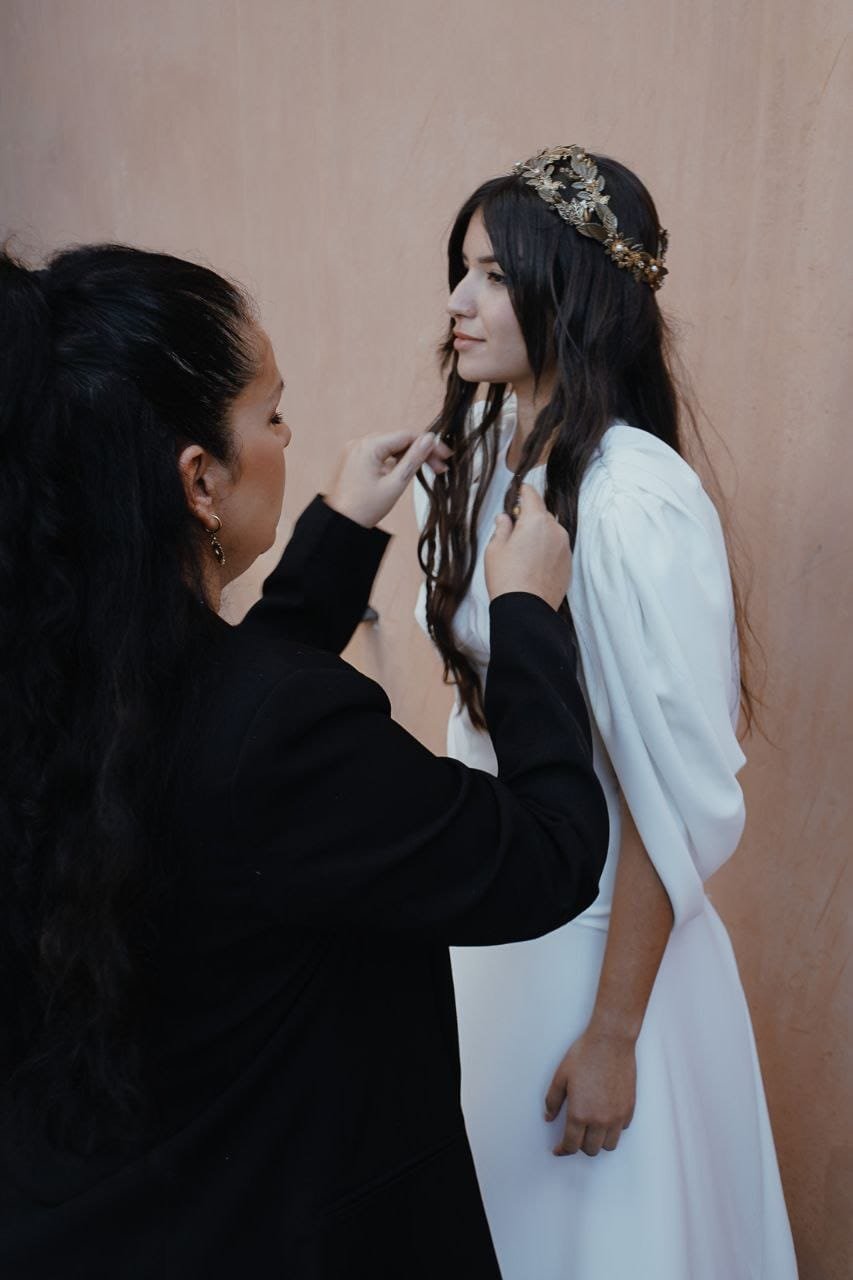Mar Armengol trabajando con novia — maquilladora Málaga